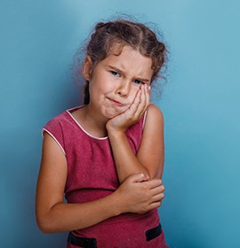 Little girl with toothache should see Brampton emergency dentist